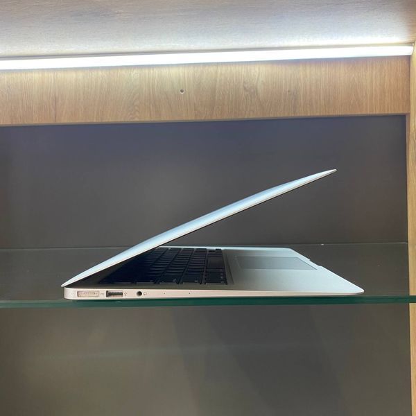 Apple MacBook Air 13'' i5/8/128GB Silver (MQD32) 2017 (6 циклів) MQD32 (6 циклів) фото